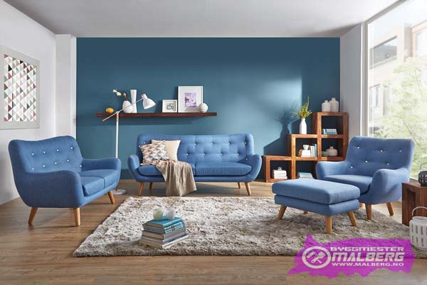Blå, hvit stue - bare en vegg maling i blå, stue interiørdesign bilder